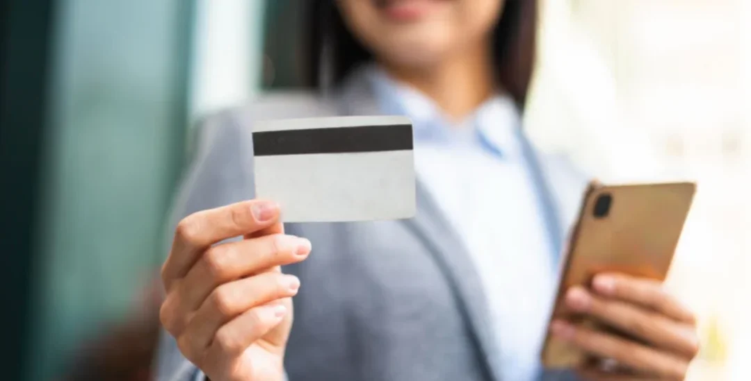 Mengapa Kartu Fisik Masih Sangat Perlu di Era Digital?
