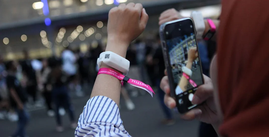 Gelang Konser: Fungsi, Jenis Bahan, & Tips Menyimpannya